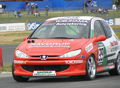 Det bliver i denne Peugeot 206 GTI at Thomas Raldorf debutere i dansk bilsport.